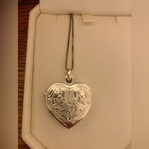 !! VINTAGE !! Antique Vintage Silver Locket